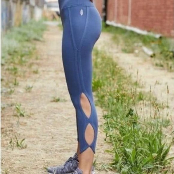 Free People Movement Cut Out Mid Rise Cropped Infinity Leggings, Size XS - Picture 1 of 9